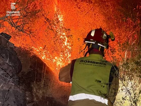 Spain continues battle against wildfires amid heatwave CASTELLON, SPAIN - JULY 06: (----EDITORIAL USE ONLY MANDATORY CREDIT - CASTELLON PROVINCIAL FIRE DEPARTMENT HANDOUT - NO MARKETING NO ADVERTISING CAMPAIGNS - DISTRIBUTED AS A SERVICE TO CLIENTS----) Firerefighters battle a wildfire near Soneja in Spain s eastern Castellon province on July 06, 2026. Hundreds of people were evacuated after the blaze spread during the country s second heat wave of the summer. Around 200 emergency personnel, 15 aircraft and Spain s Military Emergency Unit were deployed to contain the fire. Bombers Dipcas Handout Anadolu Castellon Spain. Editorial use only. Please get in touch for any other usage.  Copyright: x2026xAnadoluxBombersxDipcas Handoutx