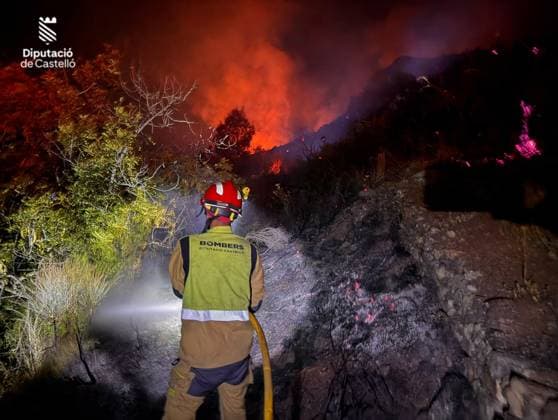 Spain continues battle against wildfires amid heatwave CASTELLON, SPAIN - JULY 06: (----EDITORIAL USE ONLY MANDATORY CREDIT - CASTELLON PROVINCIAL FIRE DEPARTMENT HANDOUT - NO MARKETING NO ADVERTISING CAMPAIGNS - DISTRIBUTED AS A SERVICE TO CLIENTS----) Firerefighters battle a wildfire near Soneja in Spain s eastern Castellon province on July 06, 2026. Hundreds of people were evacuated after the blaze spread during the country s second heat wave of the summer. Around 200 emergency personnel, 15 aircraft and Spain s Military Emergency Unit were deployed to contain the fire. Bombers Dipcas Handout Anadolu Castellon Spain. Editorial use only. Please get in touch for any other usage.  Copyright: x2026xAnadoluxBombersxDipcas Handoutx