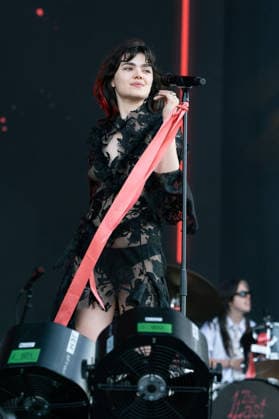 Abigail Morris At Finsbury Park - London Abigail Morris of The Last Dinner Party performs in support of Wolf Alice at Finsbury Park on July 05, 2026 in London, England. Photo by LounisPhotography ABACAPRESS.COM London United Kingdom  Copyright: xLounisPhotography ABACAx