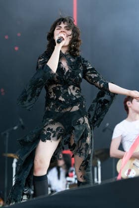 Abigail Morris At Finsbury Park - London Abigail Morris of The Last Dinner Party performs in support of Wolf Alice at Finsbury Park on July 05, 2026 in London, England. Photo by LounisPhotography ABACAPRESS.COM London United Kingdom  Copyright: xLounisPhotography ABACAx