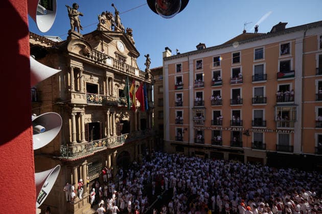 San Fermín 2026 Chupinazo: Moments before the San Fermín 2026 Chupinazo at the Plaza del Ayuntamiento on July 6, 2026, in Pamplona, Navarre, Spain. The Chupinazo marks the official start of the San Fermín festivities, which run through July 14. This year, the Navarre Emergency Services Division is in charge of lighting the rocket’s fuse, in recognition of its work during the bull runs. Spain  Copyright: xEduardoxSanzx 7648607