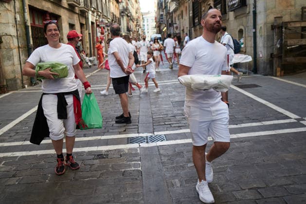 San Fermín 2026 Chupinazo: Moments before the San Fermín 2026 Chupinazo, in the Plaza del Ayuntamiento, on July 6, 2026, in Pamplona, Navarre, Spain. The Chupinazo marks the official start of the San Fermín festivities, which run through July 14. This year, the Navarre Emergency Services Division is in charge of lighting the rocket’s fuse, in recognition of its work during the bull runs. Spain  Copyright: xEduardoxSanzx 7648616