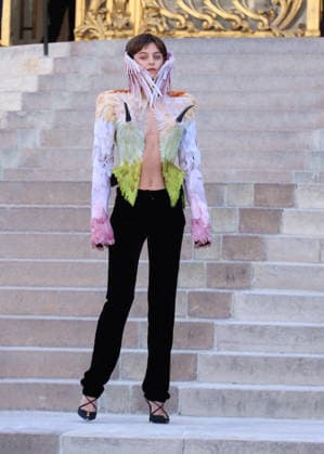 Emma Corrin Arrives at the Schiaparelli Fall Winter 2026–2027 Haute Couture Collection Fashion Show During Paris Fashion Week on July 6, 2026 Denis Guignebourg Bestimage Celebrities at the Schiaparelli Fall Winter 2026–2027 Haute Couture Collection Fashion show, during Paris Fashion Week on July 6, 2026, Paris, France  Copyright: xDenisxGuignebourgx xBestimagexDenisxGuignebourgx xBestimagex