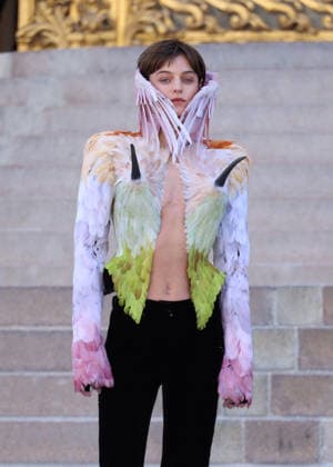 Emma Corrin Arrives at the Schiaparelli Fall Winter 2026–2027 Haute Couture Collection Fashion Show During Paris Fashion Week on July 6, 2026 Denis Guignebourg Bestimage Celebrities at the Schiaparelli Fall Winter 2026–2027 Haute Couture Collection Fashion show, during Paris Fashion Week on July 6, 2026, Paris, France  Copyright: xDenisxGuignebourgx xBestimagexDenisxGuignebourgx xBestimagex
