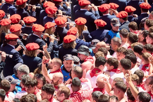 San Fermín 2026 Chupinazo: The bagpipers emerge from inside Pamplona City Hall and head to the Plaza Consistorial after the San Fermín 2026 Chupinazo, held in the Plaza del Ayuntamiento on July 6, 2026, in Pamplona, Navarre, Spain. The Chupinazo marks the official start of the San Fermín festivities, which run through July 14. For this year’s event, the Navarre Emergency Services Division is in charge of lighting the rocket’s fuse, in recognition of its work during the bull runs. Spain  Copyright: xEduardoxSanzx 7648866