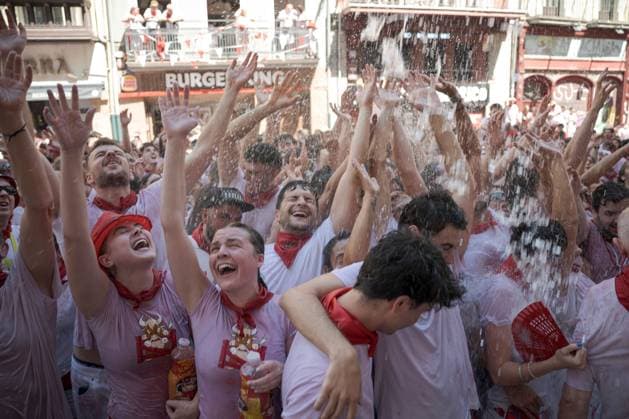 San Fermin festival opens with Chupinazo celebration in Pamplona PAMPLONA, SPAIN - JULY 6: Revellers enjoy the atmosphere during the opening day or Chupinazo of the San Fermin in on July 6, 2026. Every year, thousands of people flock to Pamplona for a week-long festival and its famous running of the bulls. During the running of the bulls, six bulls and six oxen are released each day at 8:00 a.m. to run from the corral to the bullring through narrow streets, a tradition that dates back to the Middle Ages. The week-long festival also features fireworks, religious processions, folkloric dancing, concerts, and drinking. Pamploa Navarre ES Copyright: x xGarixGaraialdex xJNAxPressx