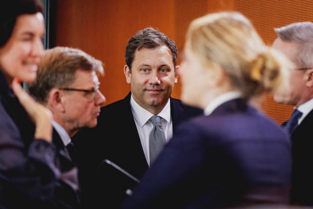 (L-R) Dorothee Baer (CSU), Bundesministerin fuer Forschung, Technologie und Raumfahrt, Johann Wadephul (CDU), Bundesaussenminister, Lars Klingbeil, Bundesminister der Finanzen, Verena Hubertz (SPD), Bundesministerin fuer Wohnen, Stadtentwicklung und Bauwesen, und Karsten Wildberger, Bundesminister fuer Digitalisierung und Staatsmodernisierung, aufgenommen im Rahmen der Kabinettssitzung im Bundeskanzleramt in Berlin, 06.07.2026. Bei der heutigen Sitzung will die Regierung den Haushaltsentwurf beschliessen. Berlin Deutschland *** L R Dorothee Baer, CSU, Federal Minister of Research, Technology, and Space, Johann Wadephul (CDU), Federal Minister of Foreign Affairs; Lars Klingbeil, Federal Minister of Finance; Verena Hubertz (SPD), Federal Min Copyright: xFlorianxGaertnerx