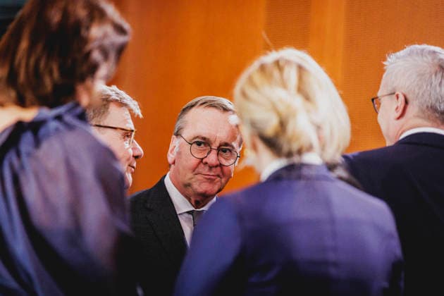 (L-R) Dorothee Baer (CSU), Bundesministerin fuer Forschung, Technologie und Raumfahrt, Johann Wadephul (CDU), Bundesaussenminister, Boris Pistorius (SPD), Bundesminister der Verteidigung, Christiane Schenderlein, Staatsministerin fuer Sport und Ehrenamt, und Karsten Wildberger, Bundesminister fuer Digitalisierung und Staatsmodernisierung, aufgenommen im Rahmen der Kabinettssitzung im Bundeskanzleramt in Berlin, 06.07.2026. Bei der heutigen Sitzung will die Regierung den Haushaltsentwurf beschliessen. Berlin Deutschland *** L R Dorothee Baer (CSU), Federal Minister of Research, Technology, and Space, Johann Wadephul (CDU), Federal Minister of Foreign Affairs; Boris Pistorius (SPD), Federal Minister of Defense; Christiane Schenderlein, Minis Copyright: xFlorianxGaertnerx