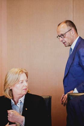 (R-L) Friedrich Merz (CDU), Bundeskanzler, und Baerbel Bas (SPD), Bundesministerin fuer Arbeit und Soziales, aufgenommen im Rahmen der Kabinettssitzung im Bundeskanzleramt in Berlin, 06.07.2026. Bei der heutigen Sitzung will die Regierung den Haushaltsentwurf beschliessen. Berlin Deutschland *** R L Friedrich Merz (CDU), Federal Chancellor, and Baerbel Bas (SPD), Federal Minister of Labor and Social Affairs, photographed during a cabinet meeting at the Federal Chancellery in Berlin, July 6, 2026. At today s meeting, the government plans to approve the draft budget. Berlin, Germany Copyright: xFlorianxGaertnerx