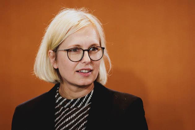 Christiane Schenderlein, Staatsministerin fuer Sport und Ehrenamt, aufgenommen im Rahmen der Kabinettssitzung im Bundeskanzleramt in Berlin, 06.07.2026. Bei der heutigen Sitzung will die Regierung den Haushaltsentwurf beschliessen. Berlin Deutschland *** Christiane Schenderlein, Minister of State for Sports and Volunteer Work, photographed during a cabinet meeting at the Federal Chancellery in Berlin, July 6, 2026. At today s meeting, the government plans to approve the draft budget. Berlin, Germany Copyright: xFlorianxGaertnerx