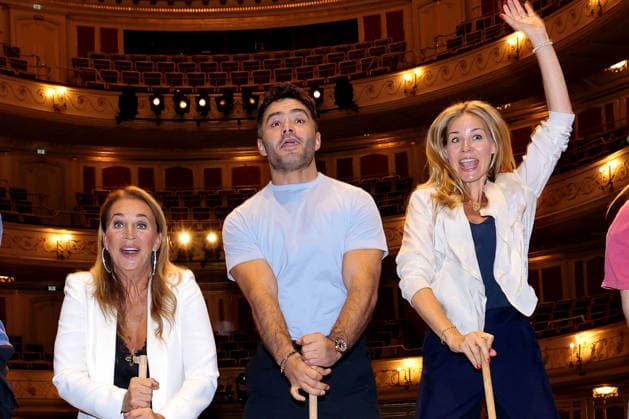 Caroline Beil, Aram Arami und Jessica Ginkel beim exklusiven Workshop von den Stomp Percussion Kuenstlern anlaesslich eines Gastspiels in der Staatsoper Unter den Linden am 6.07.2026 in Berlin Promi-Workshop fuer Caroline Beil, Jessica Ginkel & Aram Arami mit den Stomp Percussion Kuenstlern *** Caroline Beil, Aram Arami, and Jessica Ginkel at an exclusive workshop led by the Stomp Percussion artists during a guest performance at the Staatsoper Unter den Linden on July 6, 2026, in Berlin. Celebrity workshop for Caroline Beil, Jessica Ginkel, and Aram Arami with the Stomp Percussion artists 