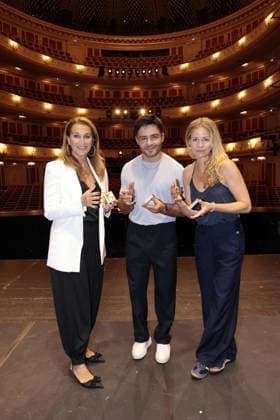 Caroline Beil, Aram Arami und Jessica Ginkel beim exklusiven Workshop von den Stomp Percussion Kuenstlern anlaesslich eines Gastspiels in der Staatsoper Unter den Linden am 6.07.2026 in Berlin Promi-Workshop fuer Caroline Beil, Jessica Ginkel & Aram Arami mit den Stomp Percussion Kuenstlern *** Caroline Beil, Aram Arami, and Jessica Ginkel at an exclusive workshop led by the Stomp Percussion artists during a guest performance at the Staatsoper Unter den Linden on July 6, 2026, in Berlin. Celebrity workshop for Caroline Beil, Jessica Ginkel, and Aram Arami with the Stomp Percussion artists 