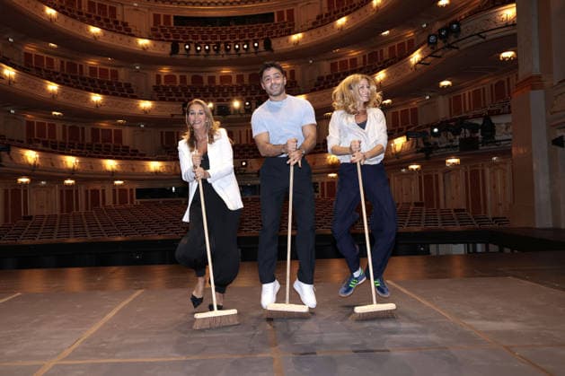 Caroline Beil, Aram Arami und Jessica Ginkel beim exklusiven Workshop von den Stomp Percussion Kuenstlern anlaesslich eines Gastspiels in der Staatsoper Unter den Linden am 6.07.2026 in Berlin Promi-Workshop fuer Caroline Beil, Jessica Ginkel & Aram Arami mit den Stomp Percussion Kuenstlern *** Caroline Beil, Aram Arami, and Jessica Ginkel at an exclusive workshop led by the Stomp Percussion artists during a guest performance at the Staatsoper Unter den Linden on July 6, 2026, in Berlin. Celebrity workshop for Caroline Beil, Jessica Ginkel, and Aram Arami with the Stomp Percussion artists 
