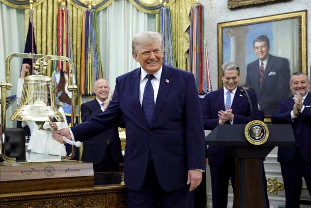 US President Donald J. Trump delivers remarks on Trump Accounts US President Donald J. Trump rings the opening bell of the Nasdaq and the New York Stock Exchange (NYSE) to celebrate the first day of trading for Trump Accounts in the Oval Office of the White House in Washington, DC, USA, 06 July 2026. Trump Accounts grant eligible US children born between 2026 and 2028 $1000.00 to fund ‘starter’ IRAs. WASHINGTON DISTRICT OF COLUMBIA United States  Copyright: xPool ABACAx
