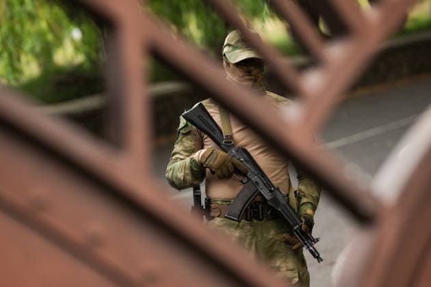 ARMENIA, KOTAYK PROVINCE - JULY 6, 2026: A National Security Service operative stands guard outside the home of Gagik Tsarukyan, Chairman of Prosperous Armenia, in the village of Arinj, northeast of Yerevan. According to his spokeswoman, searches occur across almost all of the offices of companies owned by Tsarukyan s Multi Group Concern Armenia  - ZUMAt113 20260706_zaa_t113_409 Copyright: xAlexanderxPatrinx
