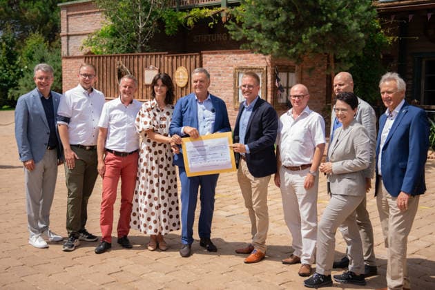 Eröffnung, Europa Park Kinderhaus Kleine Helden, RTL, Wir helfen Kindern, ; Roland Mack, Ernst Heller, Miriam Mack, Michael Mack, Wolfram Kons, Marion Gentes, Kai-Achim Klare, Jürgen Mack, Rust Europa Park Deutschland *** Grand Opening, Europa-Park Kleine Helden Children s House, RTL, Wir helfen Kindern, Roland Mack, Ernst Heller, Miriam Mack, Michael Mack, Wolfram Kons, Marion Gentes, Kai Achim Klare, Jürgen Mack, Rust Europa-Park Germany Copyright: xFINLEYxMÖRCHx