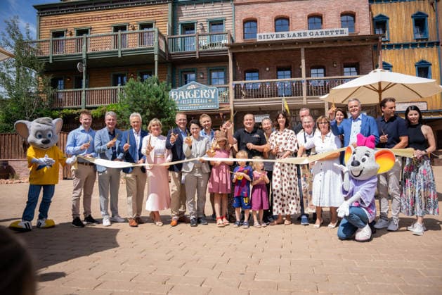 Eröffnung, Europa Park Kinderhaus Kleine Helden, RTL, Wir helfen Kindern, ; Thomas Mack, Katja Mack, Roland Mack, Marianne Mack, Ann- Kathrin Mack, Ernst Heller, Miriam Mack, Michael Mack, Dj Bobo, Wolfram Kons, Marion Gentes, Kai-Achim Klare, Mauritia Mack, Jürgen Mack, Rust Europa Park Deutschland *** Opening, Europa-Park Children s House Kleine Helden, RTL, Wir helfen Kindern, Thomas Mack, Katja Mack, Roland Mack, Marianne Mack, Ann Kathrin Mack, Ernst Heller, Miriam Mack, Michael Mack, DJ Bobo, Wolfram Kons, Marion Gentes, Kai Achim Klare, Mauritia Mack, Jürgen Mack, Rust Europa-Park Germany Copyright: xFINLEYxMÖRCHx