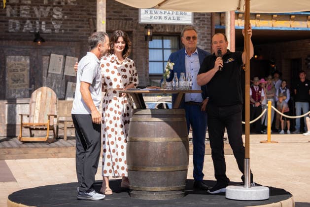 Eröffnung, Europa Park Kinderhaus Kleine Helden, RTL, Wir helfen Kindern, ; Dj Bobo, Roland Mack, Miriam Mack, Wolfram Kons, Rust Europa Park Deutschland *** Grand Opening, Europa-Park Kleine Helden Children s House, RTL, Wir helfen Kindern, DJ Bobo, Roland Mack, Miriam Mack, Wolfram Kons, Rust, Europa-Park, Germany Copyright: xFINLEYxMÖRCHx