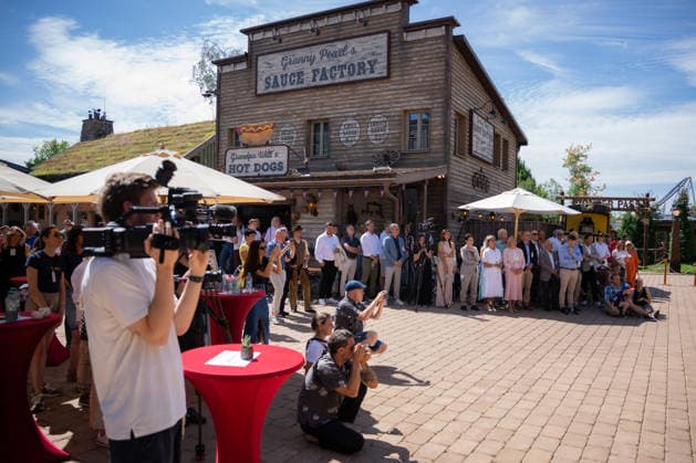 Eröffnung, Europa Park Kinderhaus Kleine Helden, RTL, Wir helfen Kindern, ; Rust Europa Park Deutschland *** Grand Opening, Europa-Park Kleine Helden Children s House, RTL, Wir helfen Kindern, Rust, Europa-Park, Germany Copyright: xFINLEYxMÖRCHx