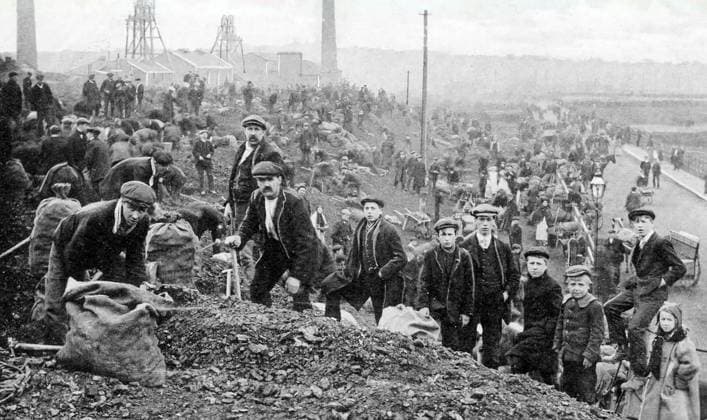 RECORD DATE NOT STATED Photo of coal miners and child labourers during the national coal strike. Photograph of coal miners and child labourers during the 1912 United Kingdom national coal strike, the first national strike by coal miners aimed at securing a minimum wage. 1912. Editorial use only. All other uses to be cleared with the copyright owner (World History Archive), in advance., WHA_298_0018.jpg, Coal miners; Child labour; United Kingdom; 1912; 1912 United Kingdom national coal strike; labour history; Industrial action; Minimum wage; Workers rights; Social history; Mining industry; Trade unionism; Edwardian era; Strikes; Economic history; British history; labour disputes; Social reform; Working conditions; Industrial history Copyright: xWorldxHistoryxArchivex