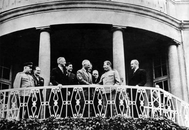 RECORD DATE NOT STATED Photo of Truman, Stalin, Molotov, and Gromyko at the Potsdam Conference. Photograph featuring Truman, Stalin, Molotov, and Gromyko engaged in conversation on a terrace during the 1945 Potsdam Conference, symbolising post-World War II negotiations. 1945. Editorial use only. All other uses to be cleared with the copyright owner (World History Archive), in advance., WHA_298_0105.jpg, World War II; Potsdam Conference; 1945; Harry S. Truman; Joseph Stalin; Vyacheslav Molotov; Andrei Gromyko; Post-World War II; Diplomacy; Negotiations; Allied Leaders; Cold War Origins; Soviet Union; United States; Post-war settlement; International Relations; European History; Conference; Germany; Great Powers Copyright: xWorldxHistoryxArchivex