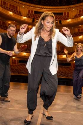 ABB STOMP SEAN PERHAM and Caroline Beil dance with Jessica Ginkel on stage during the photo TV call for STOMP s guest performance at the Staatsoper Unter den Linden, Berlin, on July 6, 2026, Berlin, Germany