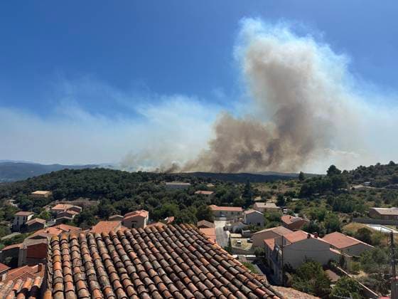 Huge fire keeps spreading around - Pyrénées-Orientales The huge wildfire seen from the commune of Belesta on the outskirts of Montalba-le-Chateau in the Pyrenees-Orientales, France on July 6, 2026, who has forced the evacuation of thousands of people as the country grapples with the impacts of an early summer heatwave. The fire, who started in Trévillach, has burned at least 4,600 hectares. Photo by Isabelle Castoldi ABACAPRESS.COM Belesta France  Copyright: xGeyresxChristophe ABACAx