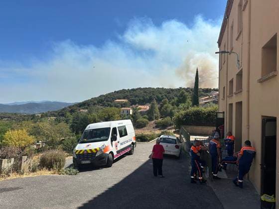 Huge fire keeps spreading around - Pyrénées-Orientales The huge wildfire seen from the commune of Belesta on the outskirts of Montalba-le-Chateau in the Pyrenees-Orientales, France on July 6, 2026, who has forced the evacuation of thousands of people as the country grapples with the impacts of an early summer heatwave. The fire, who started in Trévillach, has burned at least 4,600 hectares. Photo by Isabelle Castoldi ABACAPRESS.COM Belesta France  Copyright: xGeyresxChristophe ABACAx
