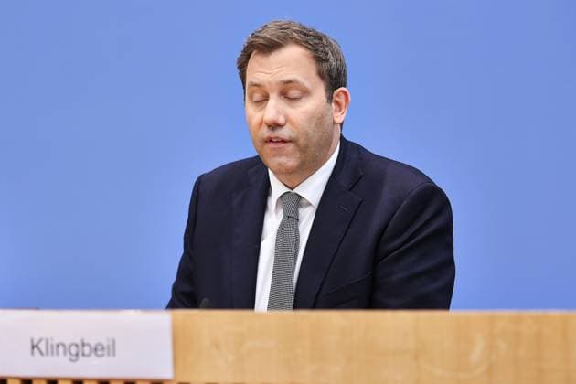 Berlin, Deutschland, 06.07.2026: Bundespressekonferenz: Regierungsentwurf des Bundeshaushalts 2027 und Finanzplan bis 2030: Bundesminister der Finanzen Lars Klingbeil (SPD) *** Berlin, Germany, July 6, 2026 Federal Press Conference: Government Draft of the 2027 Federal Budget and Financial Plan through 2030 Federal Minister of Finance Lars Klingbeil (SPD) Copyright: xdtsxNachrichtenagenturx dts_126660