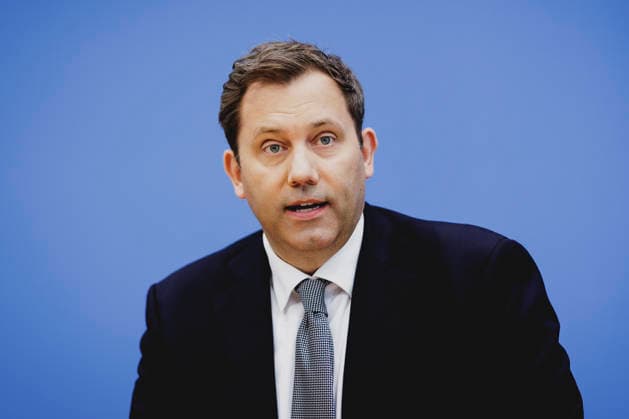 Lars Klingbeil, Bundesminister der Finanzen, aufgenommen im Rahmen einer Bundespressekonferenz zum Regierungsentwurf des Bundeshaushalts 2027 und Finanzplan bis 2030. Berlin, 06.07.2026. Fotografiert im Auftrag des Bundesministeriums der Finanzen. Berlin Deutschland *** Lars Klingbeil, Federal Minister of Finance, photographed during a federal press conference on the government’s draft of the 2027 federal budget and financial plan through 2030. Berlin, July 6, 2026. Photographed on behalf of the Federal Ministry of Finance. Berlin, Germany Copyright: xFlorianxGaertner BMFx