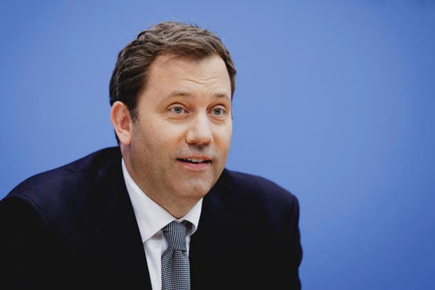 Lars Klingbeil, Bundesminister der Finanzen, aufgenommen im Rahmen einer Bundespressekonferenz zum Regierungsentwurf des Bundeshaushalts 2027 und Finanzplan bis 2030. Berlin, 06.07.2026. Fotografiert im Auftrag des Bundesministeriums der Finanzen. Berlin Deutschland *** Lars Klingbeil, Federal Minister of Finance, photographed during a federal press conference on the government’s draft of the 2027 federal budget and financial plan through 2030. Berlin, July 6, 2026. Photographed on behalf of the Federal Ministry of Finance. Berlin, Germany Copyright: xFlorianxGaertner BMFx