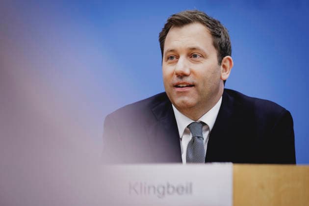 Lars Klingbeil, Bundesminister der Finanzen, aufgenommen im Rahmen einer Bundespressekonferenz zum Regierungsentwurf des Bundeshaushalts 2027 und Finanzplan bis 2030. Berlin, 06.07.2026. Fotografiert im Auftrag des Bundesministeriums der Finanzen. Berlin Deutschland *** Lars Klingbeil, Federal Minister of Finance, photographed during a federal press conference on the government’s draft of the 2027 federal budget and financial plan through 2030. Berlin, July 6, 2026. Photographed on behalf of the Federal Ministry of Finance. Berlin, Germany Copyright: xFlorianxGaertner BMFx