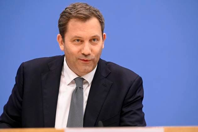 ABB BPK- Lars Klingbeil der Bundesminister der Finanzen SPD Politiker bei der Veroeffentlichung des Bericht Vorstellung Regierungsentwurf des Bundeshaushalts 2027 und Finanzplan bis 2030 auf der BPK Bundespressekonferenz am 06.07.2026 in Berlin Berlin Deutschland *** ABB BPK Lars Klingbeil, Federal Minister of Finance and SPD politician, at the press conference announcing the government’s draft of the 2027 federal budget and financial plan through 2030 at the BPK Federal Press Conference on July 6, 2026, in Berlin, Germany