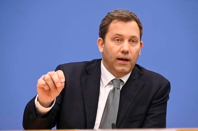 ABB BPK- Lars Klingbeil der Bundesminister der Finanzen SPD Politiker bei der Veroeffentlichung des Bericht Vorstellung Regierungsentwurf des Bundeshaushalts 2027 und Finanzplan bis 2030 auf der BPK Bundespressekonferenz am 06.07.2026 in Berlin Berlin Deutschland *** ABB BPK Lars Klingbeil, Federal Minister of Finance and SPD politician, at the press conference announcing the government’s draft of the 2027 federal budget and financial plan through 2030 at the BPK Federal Press Conference on July 6, 2026, in Berlin, Germany