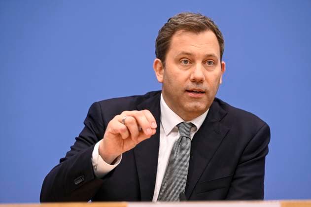 ABB BPK- Lars Klingbeil der Bundesminister der Finanzen SPD Politiker bei der Veroeffentlichung des Bericht Vorstellung Regierungsentwurf des Bundeshaushalts 2027 und Finanzplan bis 2030 auf der BPK Bundespressekonferenz am 06.07.2026 in Berlin Berlin Deutschland *** ABB BPK Lars Klingbeil, Federal Minister of Finance and SPD politician, at the press conference announcing the government’s draft of the 2027 federal budget and financial plan through 2030 at the BPK Federal Press Conference on July 6, 2026, in Berlin, Germany