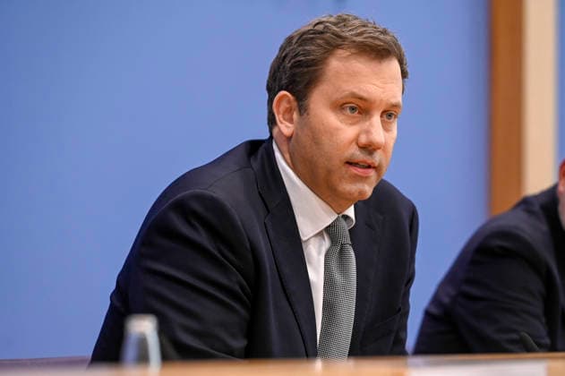 ABB BPK-Lars Klingbeil der Bundesminister der Finanzen SPD Politiker bei der Veroeffentlichung des Bericht Vorstellung Regierungsentwurf des Bundeshaushalts 2027 und Finanzplan bis 2030 auf der BPK Bundespressekonferenz am 06.07.2026 in Berlin Berlin Deutschland *** ABB BPK Lars Klingbeil, Federal Minister of Finance and SPD politician, at the press conference announcing the government’s draft of the 2027 federal budget and financial plan through 2030 at the BPK Federal Press Conference on July 6, 2026, in Berlin, Germany