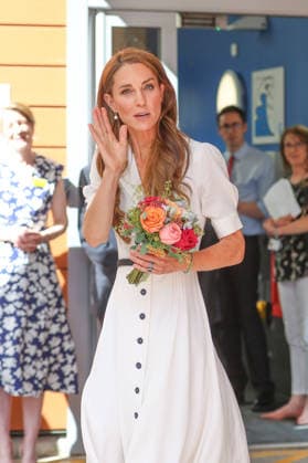 Catherine, Princess of Wales, visits a hospital in London LONDON, UNITED KINGDOM - JULY 6: Catherine, Princess of Wales, leaves holding a bouquet after visiting Evelina London Children s Hospital in London, United Kingdom, on July 6, 2026. She received a briefing from officials on pediatric cardiology and pediatric cancer services before leaving the hospital following her visit. Zeynep Demir Anadolu London United Kingdom. Editorial use only. Please get in touch for any other usage.  Copyright: x2026xAnadoluxZeynepxDemirx