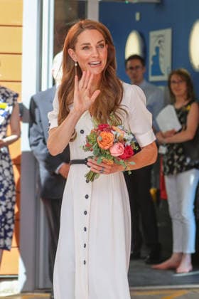 Catherine, Princess of Wales, visits a hospital in London LONDON, UNITED KINGDOM - JULY 6: Catherine, Princess of Wales, leaves holding a bouquet after visiting Evelina London Children s Hospital in London, United Kingdom, on July 6, 2026. She received a briefing from officials on pediatric cardiology and pediatric cancer services before leaving the hospital following her visit. Zeynep Demir Anadolu London United Kingdom. Editorial use only. Please get in touch for any other usage.  Copyright: x2026xAnadoluxZeynepxDemirx