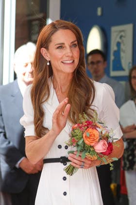 Catherine, Princess of Wales, visits a hospital in London LONDON, UNITED KINGDOM - JULY 6: Catherine, Princess of Wales, leaves holding a bouquet after visiting Evelina London Children s Hospital in London, United Kingdom, on July 6, 2026. She received a briefing from officials on pediatric cardiology and pediatric cancer services before leaving the hospital following her visit. Zeynep Demir Anadolu London United Kingdom. Editorial use only. Please get in touch for any other usage.  Copyright: x2026xAnadoluxZeynepxDemirx