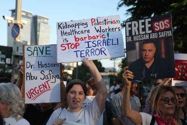 Protest in Tel Aviv Calls for Release of Palestinian Doctor Hussam Abu Safiya TEL AVIV, ISRAEL JULY 6, 2026: Demonstrators gather outside the Government Complex at Kaplan Street in Tel Aviv to demand the immediate release of Palestinian doctor Hussam Abu Safiya. Protesters carried banners and placards calling for his release, expressing concern over his reported detention conditions, and urging protection for medical personnel and political prisoners. The demonstration was held in response to claims by supporters and his legal representative regarding his treatment while in detention. Tel Aviv Israel Copyright: x xSaeedxQaqx xJNAxPressx