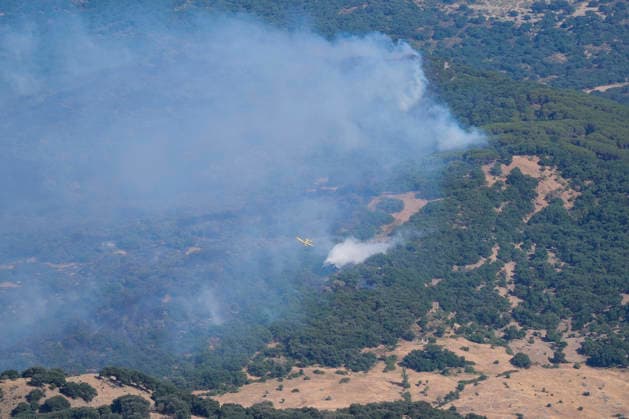A wildfire in Grazalema, Cádiz, forces the evacuation of the Hotel Fuerte and triggers Emergency Phase 1. Aerial resources from the Infoca Plan are working to extinguish the wildfire in Grazalema. July 6, 2026, in Grazalema, Cádiz, Andalusia, Spain A dozen aerial resources, including helicopters and airplanes, are working to extinguish the wildfire that broke out in the municipality of Grazalema, Cádiz, specifically in the El Alamillo area, which has forced the evacuation of the Hotel Fuerte and led to the emergency phase being raised to Operational Phase 1 July 6, 2026 Joaquí Grazalema, Cádiz, Andalusia, Spain Grazalema, Cádiz, Andalusia, Spain Spain  Copyright: xJoaquinxCorcherox 7649893