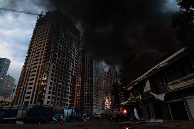 RECORD DATE NOT STATED Black smoke rises above a building following a massive combined Russian attack, Kyiv, Ukraine, on July 6, 2026. Russian forces launched a large-scale attack on the capital using ballistic and cruise missiles as well as attack drones, causing destruction to apartment buildings and civilian infrastructure across several districts of the city. The Podilskyi district suffered the most severe damage. At least 11 people were killed and 46 others were injured (Photo by Kyrylo Chubotin Ukrinform) Russia launches another massive strike on Kyiv  Copyright: xKyryloxChubotinx