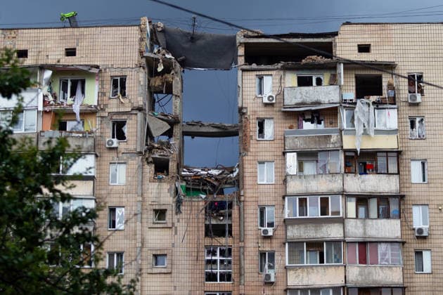 Russian missile hits apartment building in Kyiv?s Podilskyi district A nine-storey residential building is damaged in Kyiv s Podilskyi district, Ukraine, on July 6, 2026. Russian forces launch a large-scale operation on the capital using ballistic and cruise missiles as well as drones, resulting in damage to apartment buildings and civilian infrastructure across several districts of the city. The Podilskyi district experiences the most severe damage. At least 11 people are killed and 46 others are injured. Kyiv Ukraine  Copyright: xKyryloxChubotinx originalFilename: ukrinform-russianm260706_np5Om.jpg