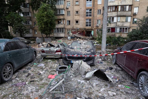 Russian missile hits apartment building in Kyiv?s Podilskyi district Damaged cars stand beside a nine-storey residential building in Kyiv s Podilskyi district, Ukraine, on July 6, 2026. Russian forces launch a large-scale operation on the capital using ballistic and cruise missiles as well as drones, resulting in damage to apartment buildings and civilian infrastructure across several districts of the city. The Podilskyi district experiences the most severe damage. At least 11 people are killed and 46 others are injured. Kyiv Ukraine  Copyright: xKyryloxChubotinx originalFilename: ukrinform-russianm260706_npPQb.jpg