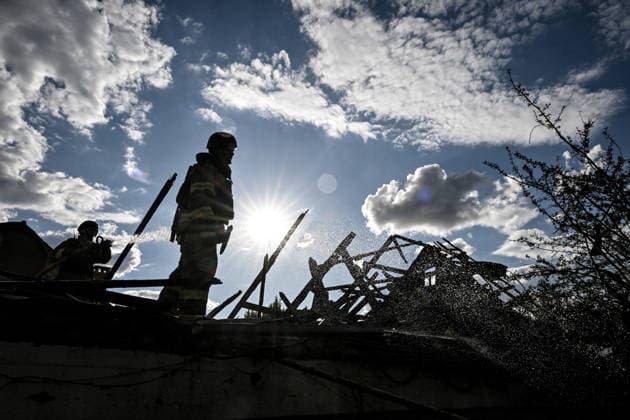 RECORD DATE NOT STATED Rescuers work at the site of a Russian guided bomb attack on residential buildings in Zaporizhzhia, Ukraine, on July 5, 2026. Russian forces struck the city with two guided aerial bombs. One bomb hit near a multi-storey residential building, while the other struck a private residential area. The attack damaged 35 apartments in the apartment building and destroyed private homes. More than ten people were injured, and a police officer was killed (Photo by Dmytro Smolienko Ukrinform) Russian forces strike Zaporizhzhia with two guided bombs  Copyright: xDmytroxSmolienkox