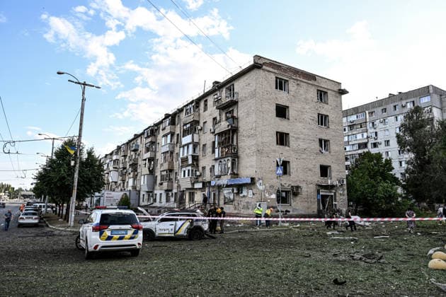 RECORD DATE NOT STATED A five-storey residential building damaged in a Russian guided bomb attack is seen in Zaporizhzhia, Ukraine, on July 5, 2026. Russian forces struck the city with two guided aerial bombs. One bomb hit near a multi-storey residential building, while the other struck a private residential area. The attack damaged 35 apartments in the apartment building and destroyed private homes. More than ten people were injured, and a police officer was killed (Photo by Dmytro Smolienko Ukrinform) Russian forces strike Zaporizhzhia with two guided bombs  Copyright: xDmytroxSmolienkox