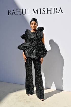 PFW Haute Couture Rahul Mishra Photocall JR Farhana Bodi attending the Rahul Mishra photocall during Haute Couture Fashion Week in Paris, France, on 6 July 2026. Photo by Julien Reynaud APS-Medias ABACAPRESS.COM Paris France  Copyright: xReynaudxJulien APS-Medias ABACAx