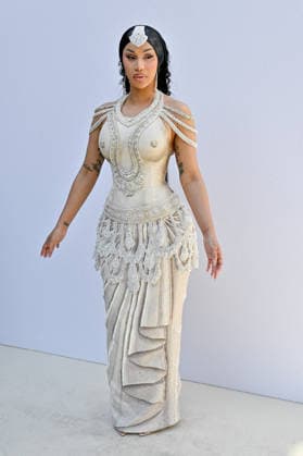 PFW Haute Couture Rahul Mishra Photocall JR Cardi B attending the Rahul Mishra photocall during Haute Couture Fashion Week in Paris, France, on 6 July 2026. Photo by Julien Reynaud APS-Medias ABACAPRESS.COM Paris France  Copyright: xReynaudxJulien APS-Medias ABACAx
