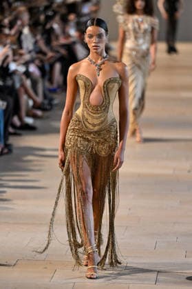 PFW Haute Couture Rahul Mishra Runway JR A model walks the runway at the Rahul Mishra show during Haute Couture Fashion Week in Paris, France, on 6 July 2026. Photo by Julien Reynaud APS-Medias ABACAPRESS.COM Paris France  Copyright: xReynaudxJulien APS-Medias ABACAx