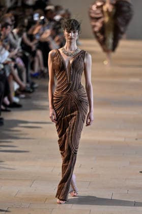PFW Haute Couture Rahul Mishra Runway JR A model walks the runway at the Rahul Mishra show during Haute Couture Fashion Week in Paris, France, on 6 July 2026. Photo by Julien Reynaud APS-Medias ABACAPRESS.COM Paris France  Copyright: xReynaudxJulien APS-Medias ABACAx